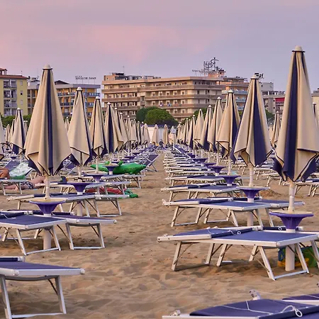 Lovely Flat With Shared Pool And Solarum