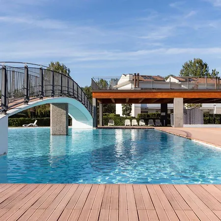 Apartman Lovely Flat With Shared Pool And Solarum