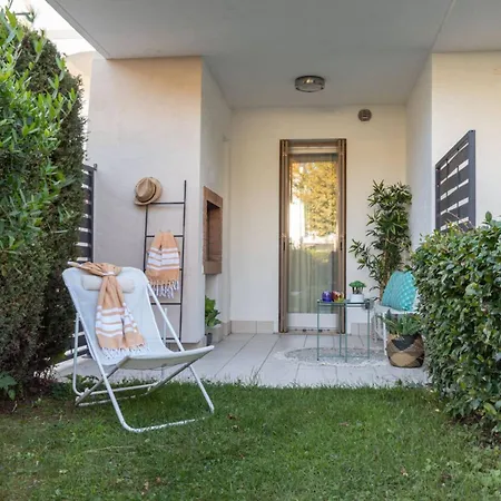 Lovely Flat With Shared Pool And Solarum Apartman *