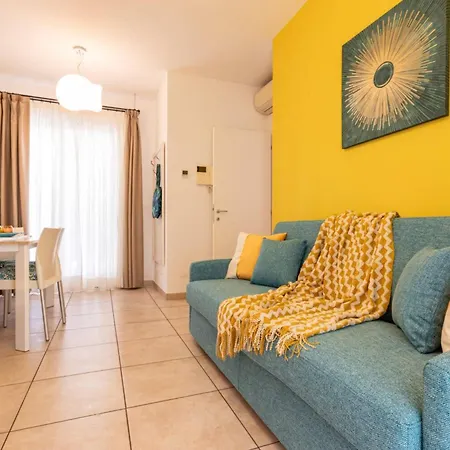Lovely Flat With Shared Pool And Solarum *