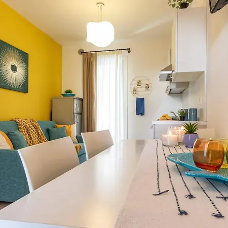 Lovely Flat With Shared Pool And Solarum *