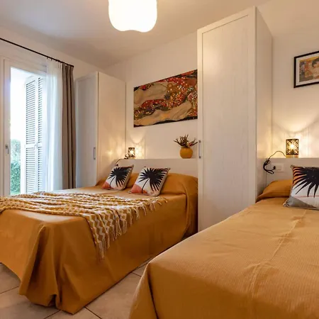Lovely Flat With Shared Pool And Solarum Apartman