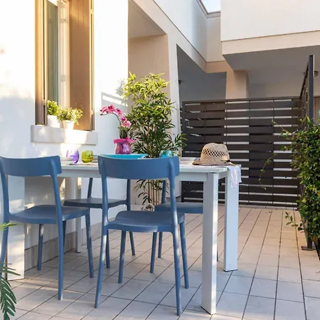 Apartman Lovely Flat With Shared Pool And Solarum
