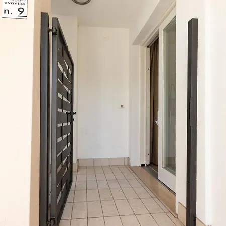 Lovely Flat With Shared Pool And Solarum *