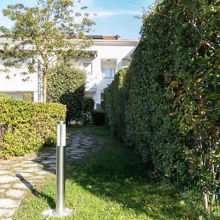 Lovely Flat With Shared Pool And Solarum Apartman *