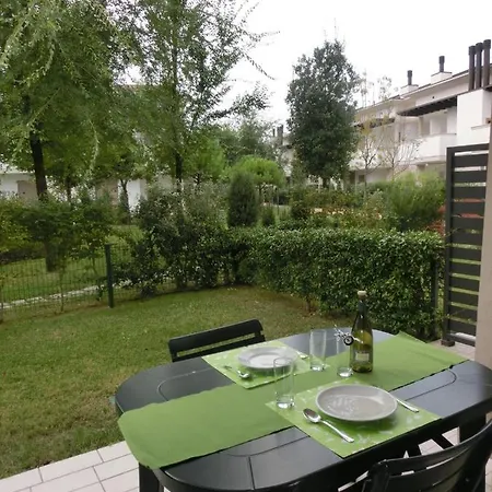 Gracious Flat With Swimming Pool And Solarium Apartment