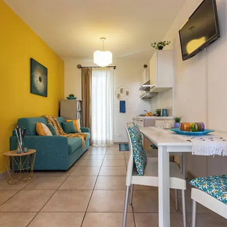 Appartement Lovely Flat With Shared Pool And Solarum